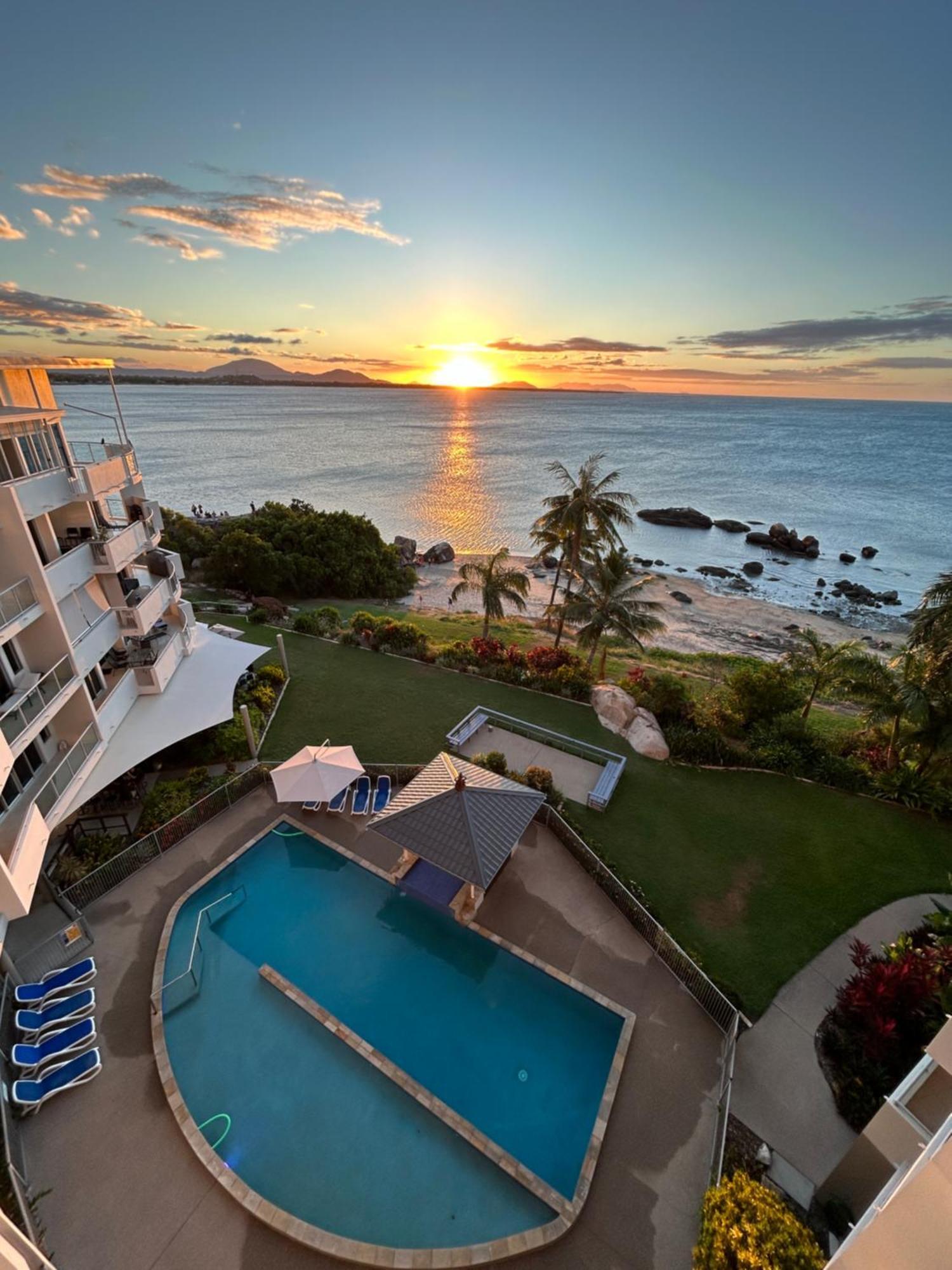 Coral Cove Apartments - Absolute Beachfront Resort Bowen Exterior foto