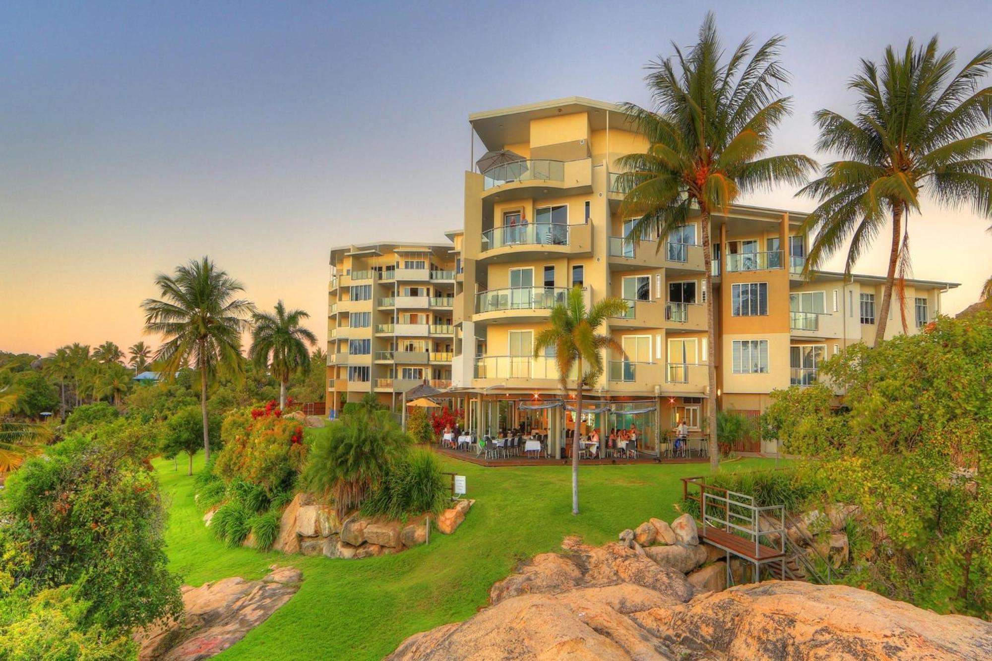 Coral Cove Apartments - Absolute Beachfront Resort Bowen Exterior foto