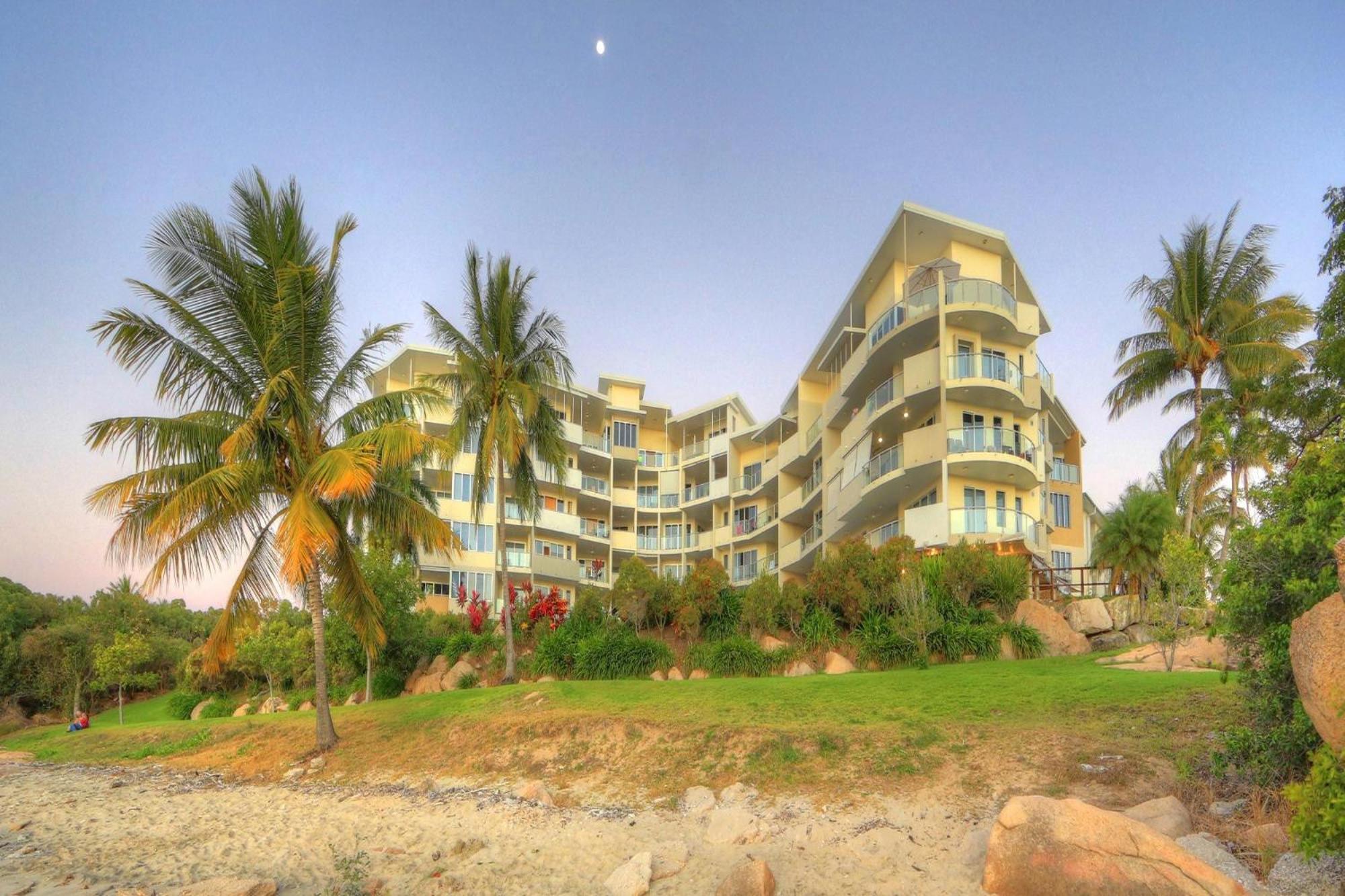 Coral Cove Apartments - Absolute Beachfront Resort Bowen Exterior foto