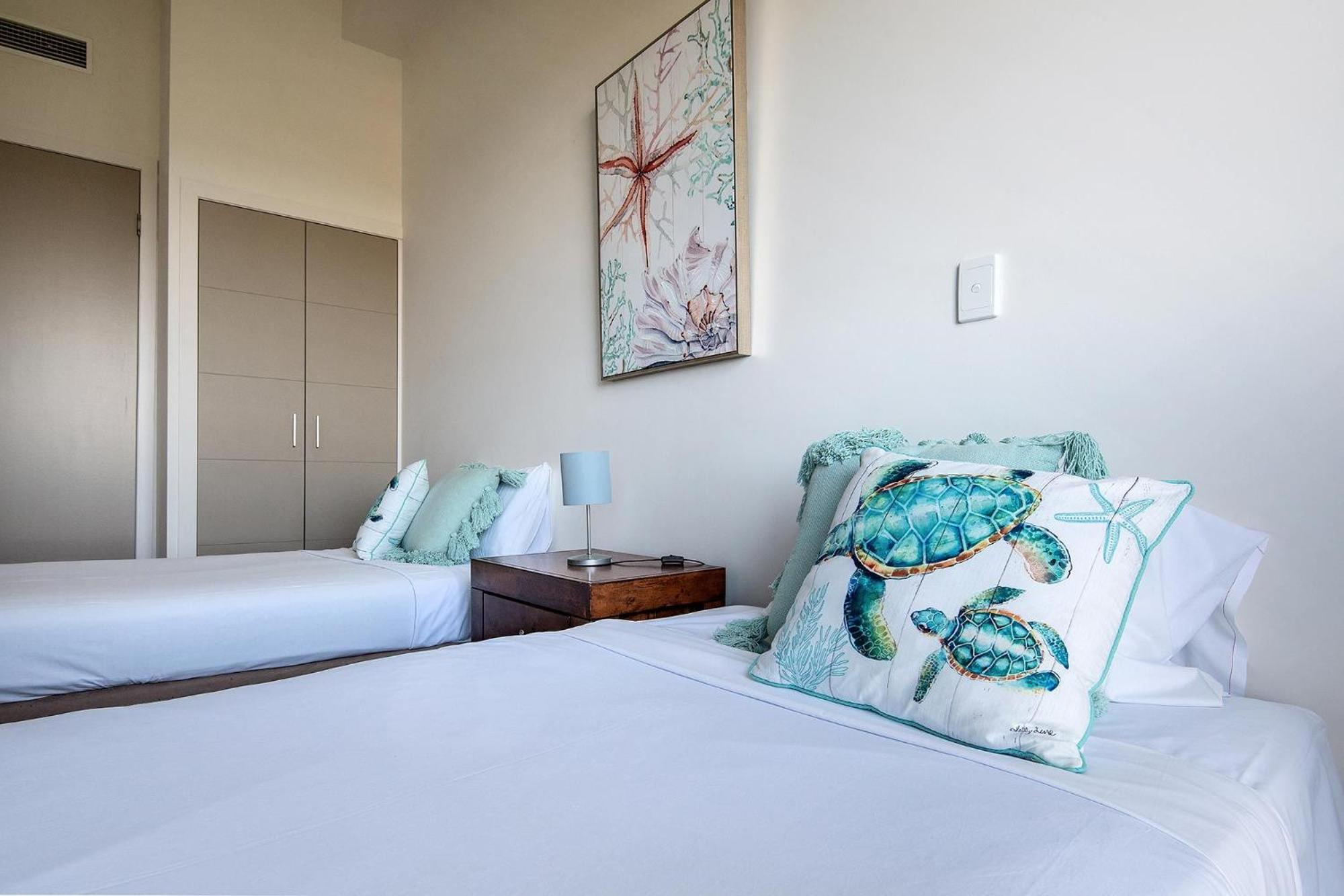 Coral Cove Apartments - Absolute Beachfront Resort Bowen Exterior foto