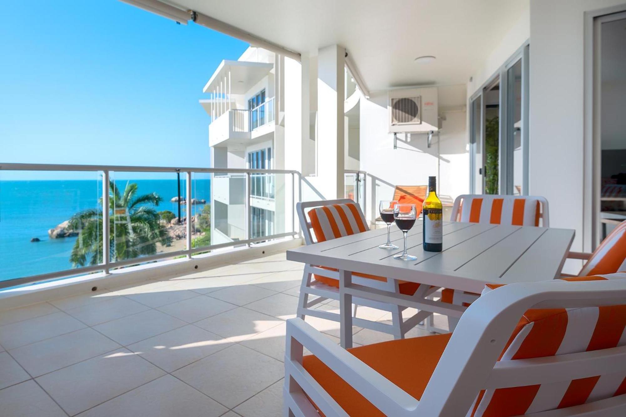 Coral Cove Apartments - Absolute Beachfront Resort Bowen Exterior foto