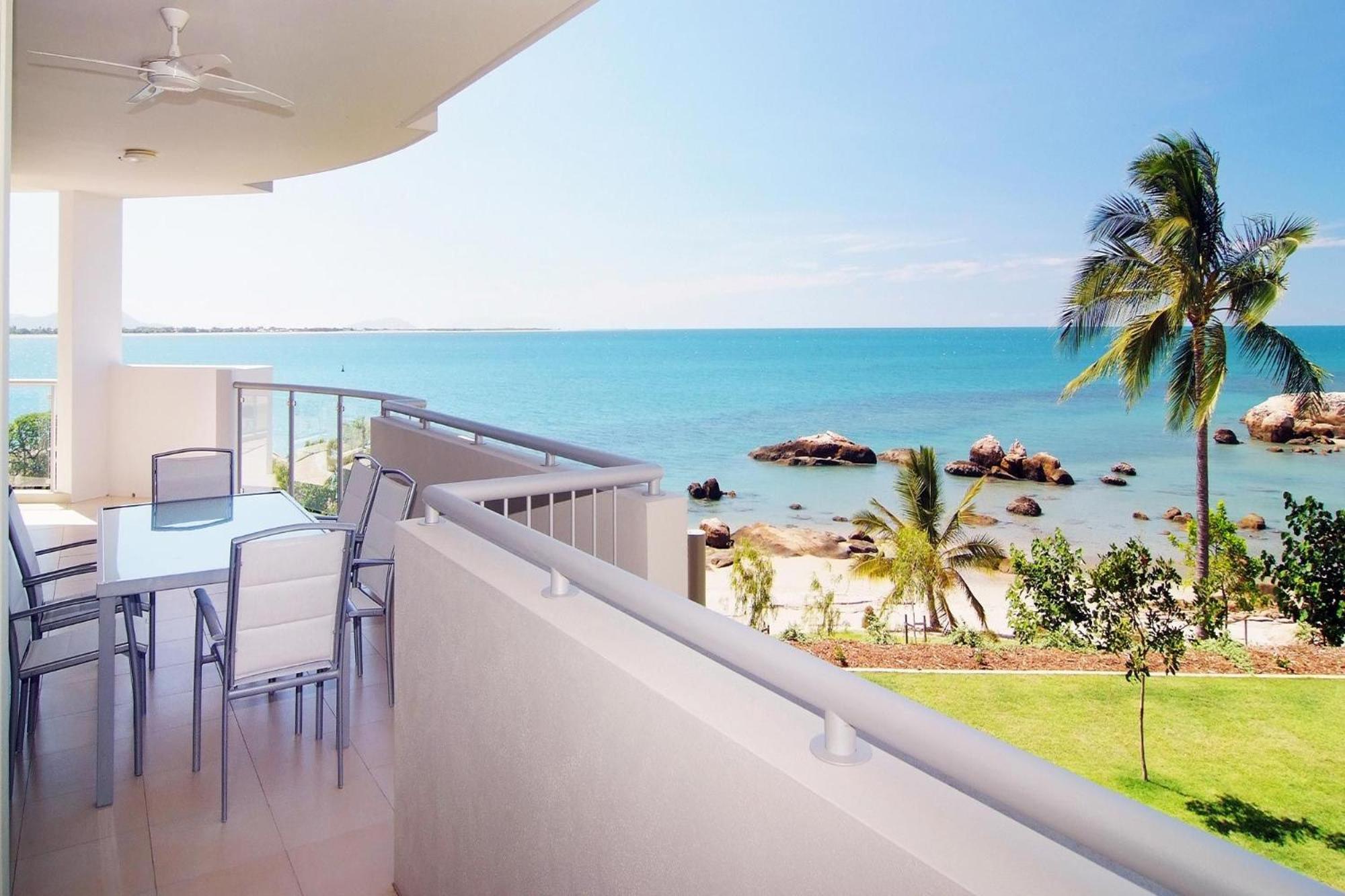 Coral Cove Apartments - Absolute Beachfront Resort Bowen Exterior foto