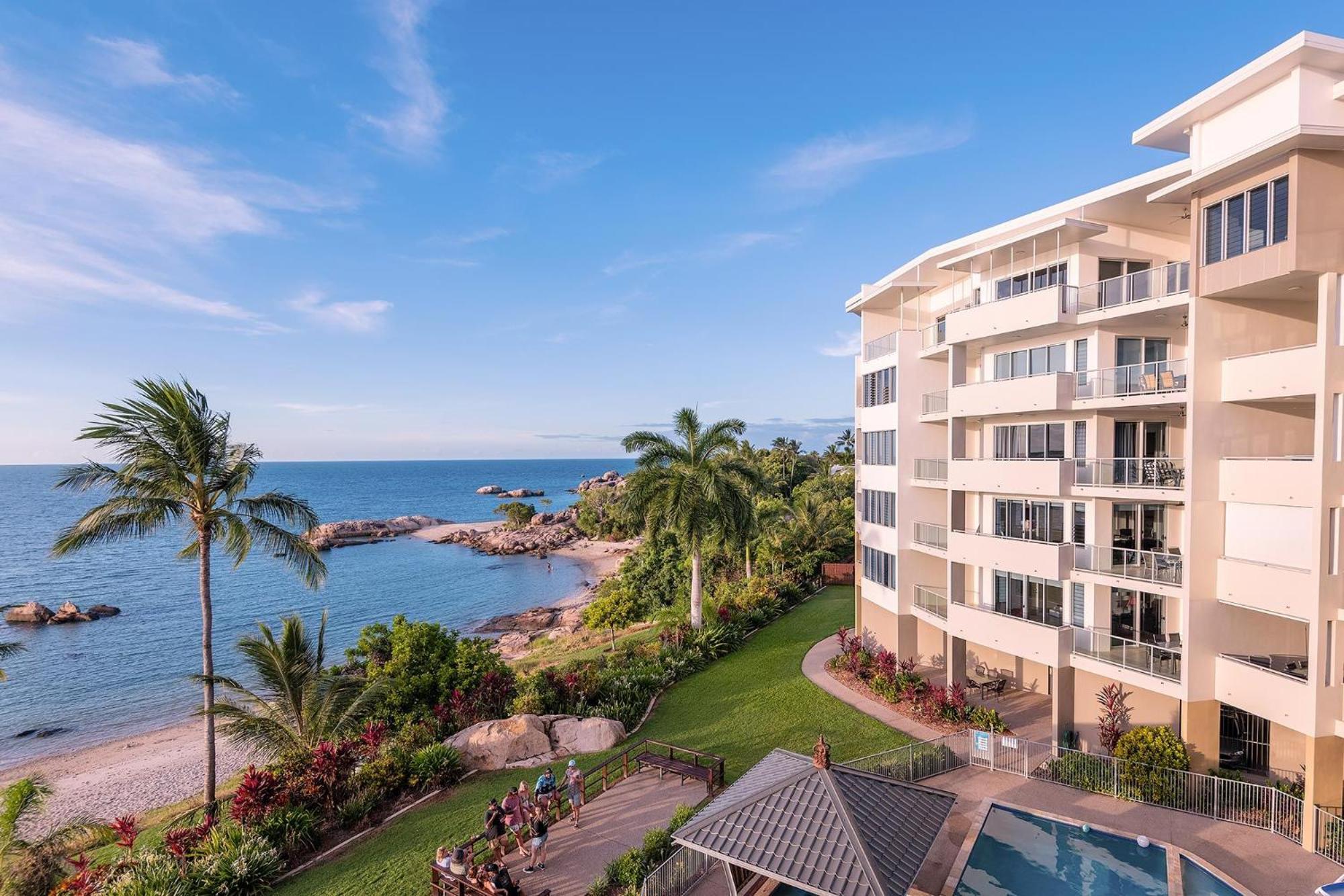 Coral Cove Apartments - Absolute Beachfront Resort Bowen Exterior foto